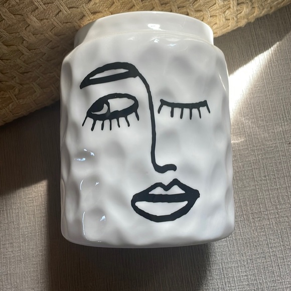 Wink wink Outlined Face Vase NWOT - Picture 3 of 7